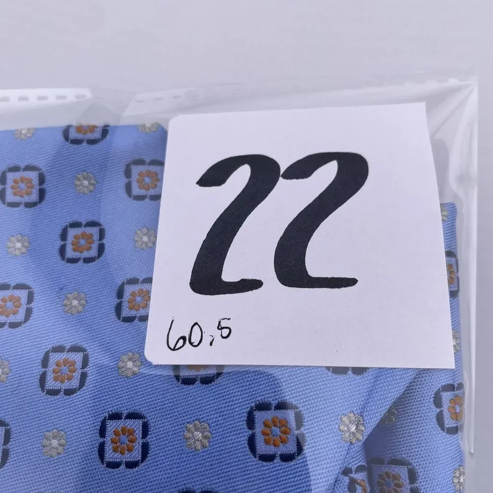 ROUNDTREE & YORKE Men's Designer Silk Necktie Blue Floral Handmade China 60